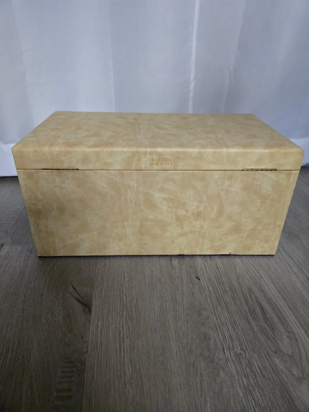 Faux leather jewelry box*